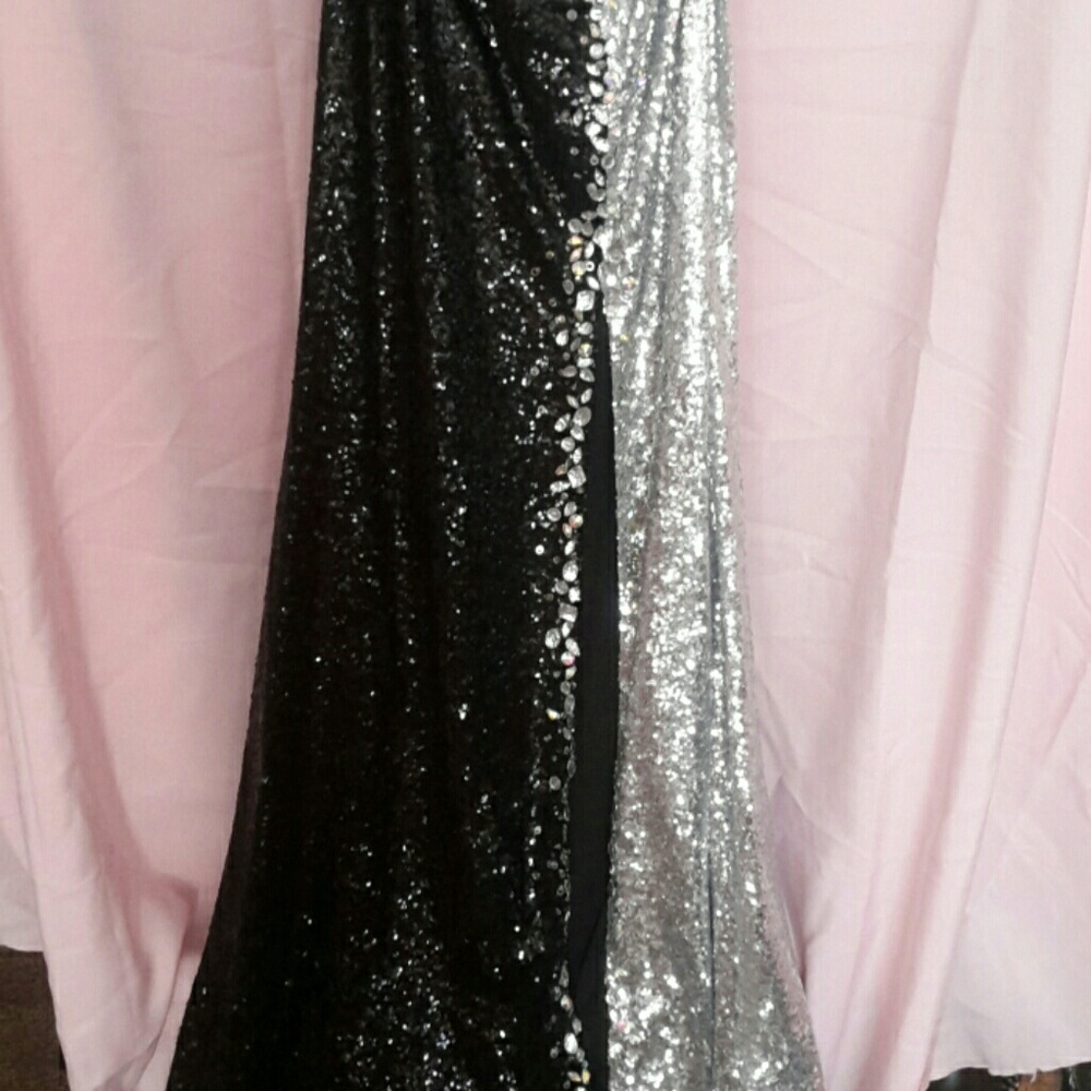 Dress - Picture 3 of 4